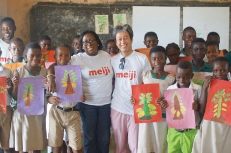 Photo of Ghanaian people and Meiji employees