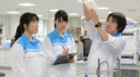 photo of lab technicians