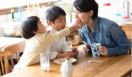photo of a mother and kids having snacks together