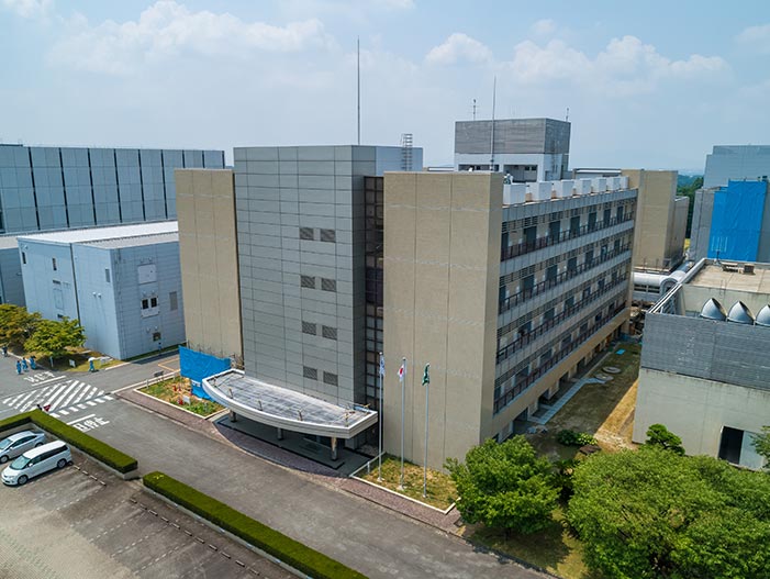 a photo of the Kikuchi Research Center building