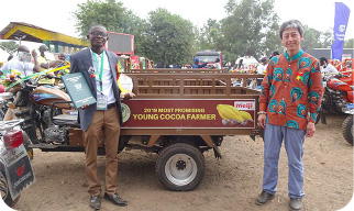 The winner, a young cocoa farmer (left)