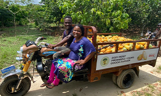 Winners carrying cocoa (left)