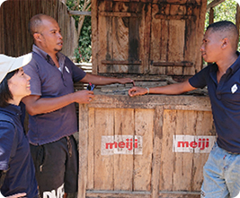 Donated cocoa fermentation boxes to farmers