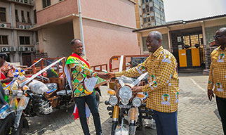 Award Recipient (left) and Ghana Cocoa Board President
