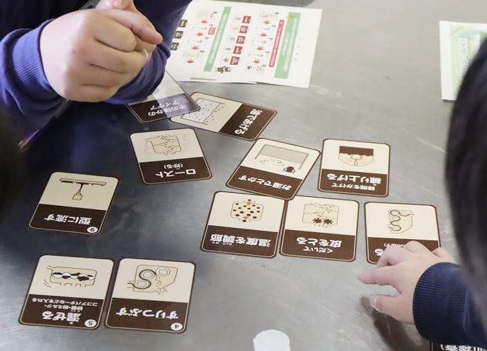 photo of students learning in the Cocoa and Chocolate Class