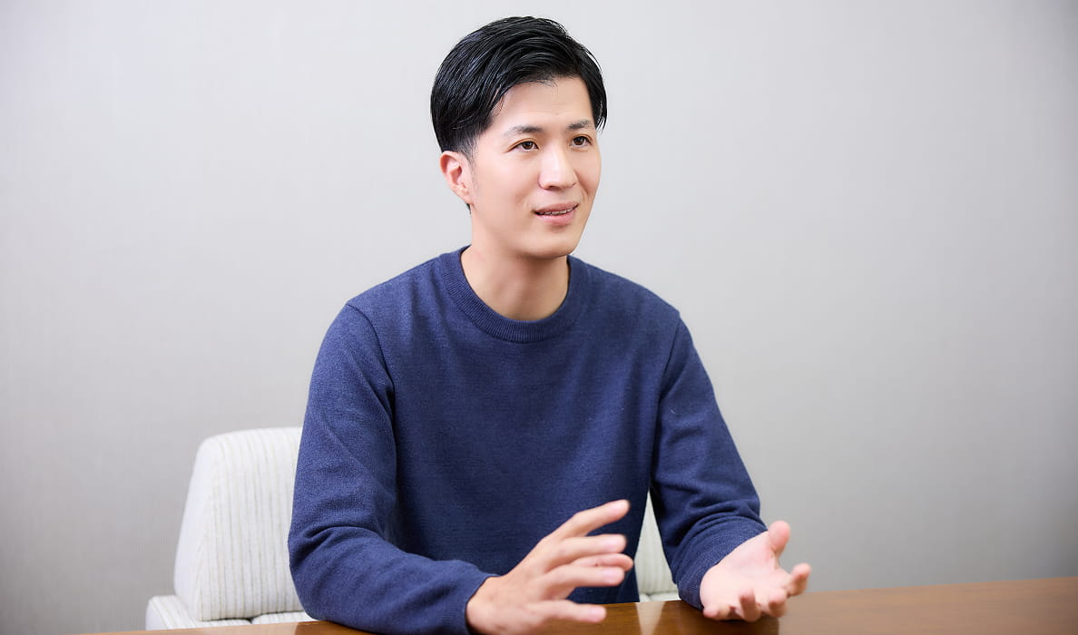 photo of Okawa speaking about nurturing the next generation