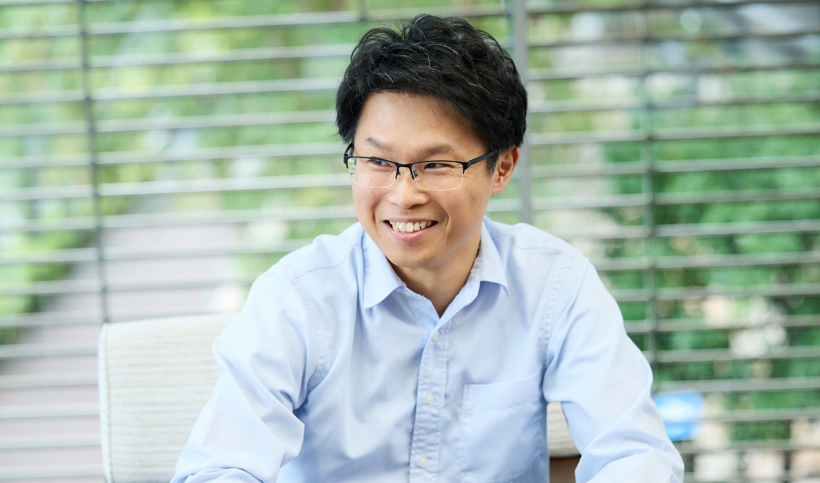 photo of Watanabe talking about the development of the app