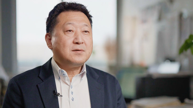 photo of Professor Kawai explaining the background of the joint research