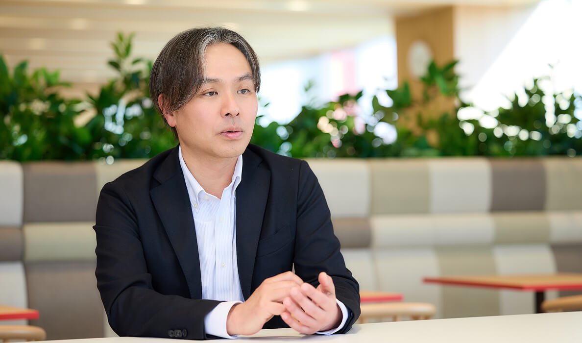 photo of Murakami explaining why he decided to appear in the unconscious bias video