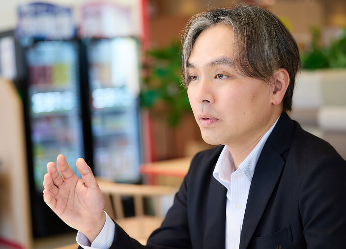 photo of Murakami explaining how he hopes to apply his experience of participating in the unconscious bias video going forward