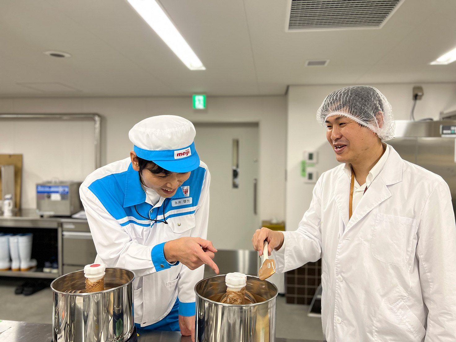 photo of Nishimura and Nagai developing menu ideas with Mizuneri