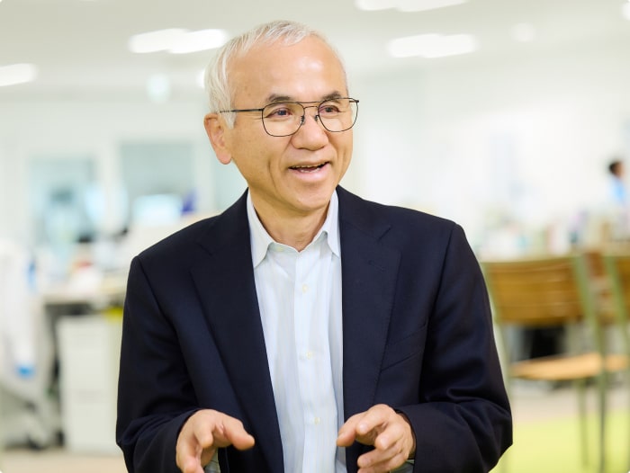 photo of Dr. Michiwaki talking