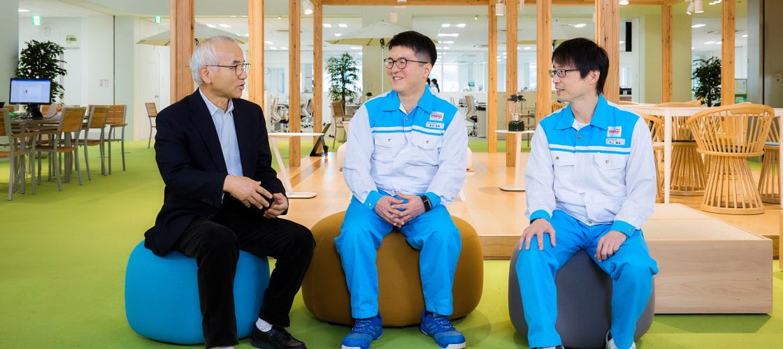 photo of Dr. Michiwaki, Kikuchi, Toyama talking