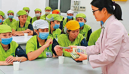 photo of a scene at a nutrition seminar