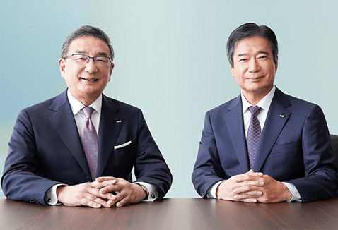 写真：左 代表取締役会長 小林 大吉郎  右 代表取締役社長 永里 敏秋