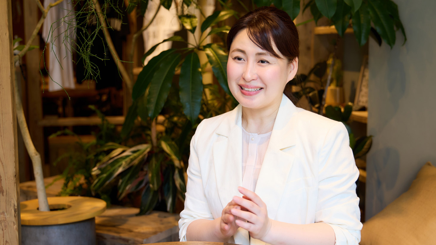 写真：カカオセラミドについて語る須田