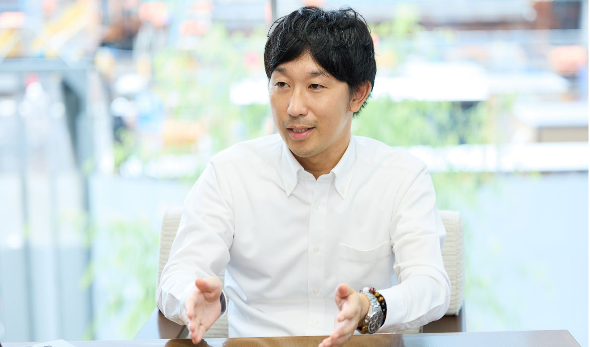 写真：赤ちゃんノート開発のきっかけを語る増田