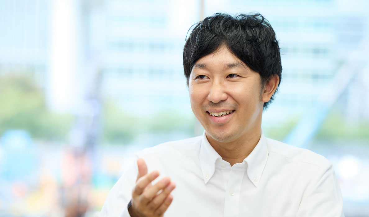 写真：赤ちゃんノートのこだわりについて語る増田