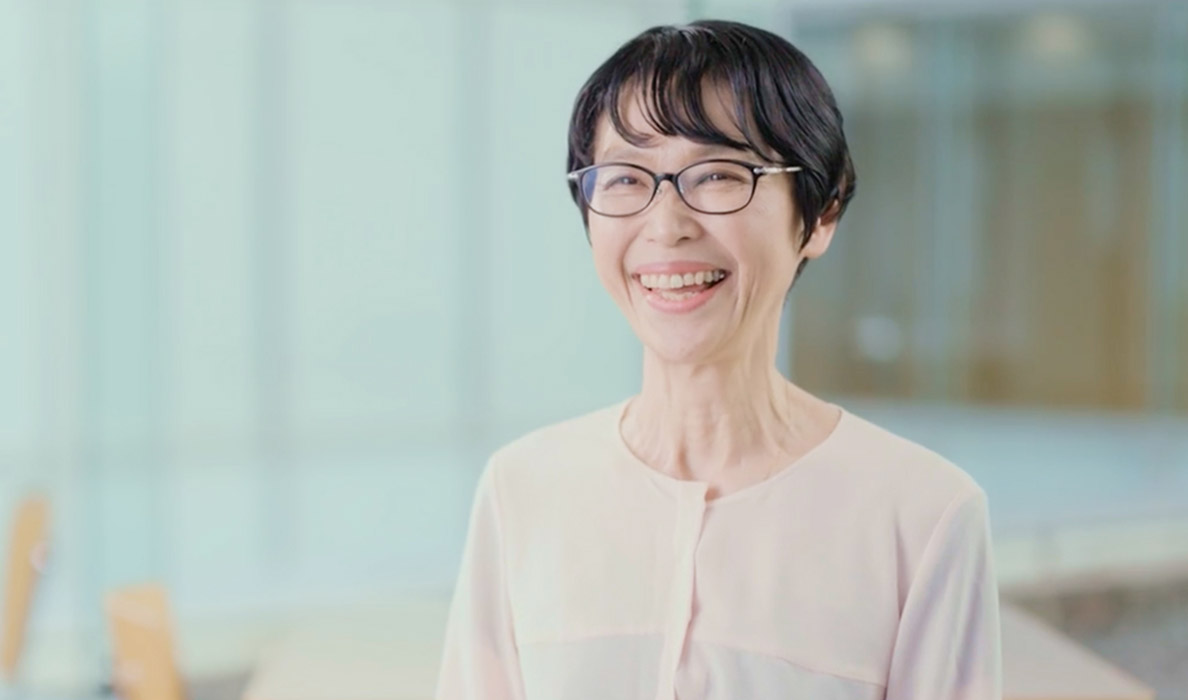 写真：赤ちゃん相談室について語る高橋