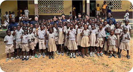 現地学校の生徒たち