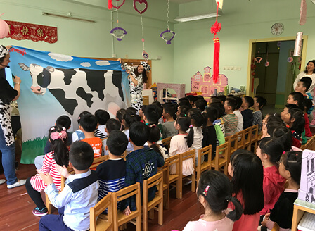写真:明治乳業(蘇州)有限公司での食育活動