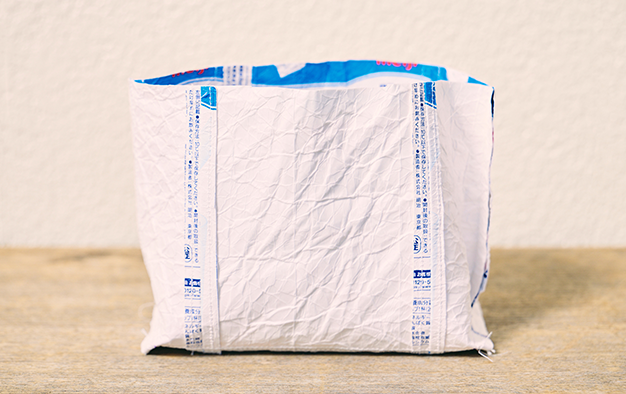 写真：「明治おいしい牛乳バック」完成1